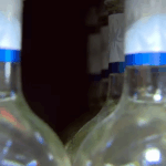 Vítimas passam mal após tomar bebida alcoólica adulterada com metanol. — Foto: Reprodução/TV Integração