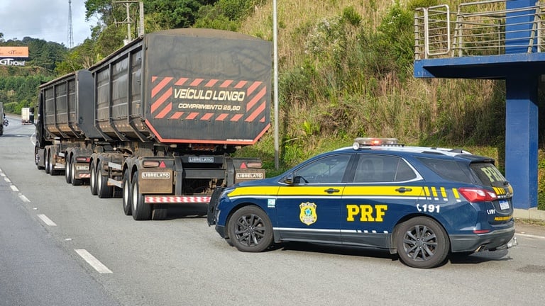 Carreta com excesso de peso é retida na serra da br-376 no Paraná