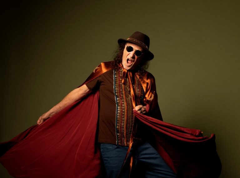 Alceu Valença celebra 80 anos em turnê com show em Curitiba