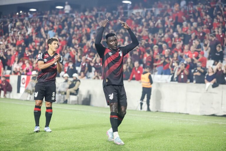 atletas do athletico paranaense conquistam reconhecimento na seleção bola de prata
