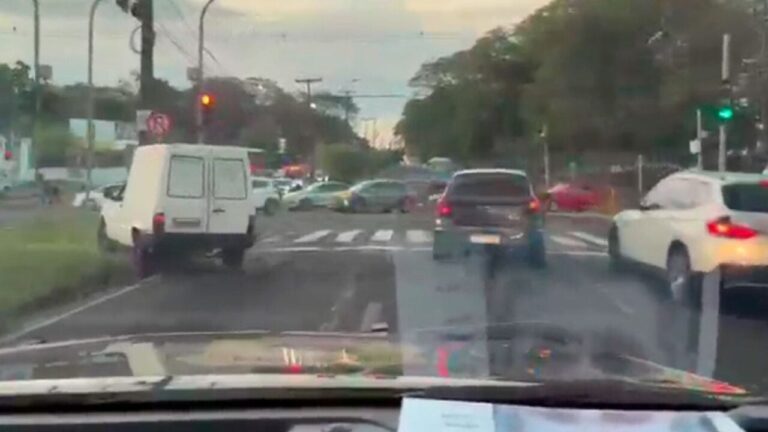 Policiais do Paraná escoltam família com bebê engasgado até hospital