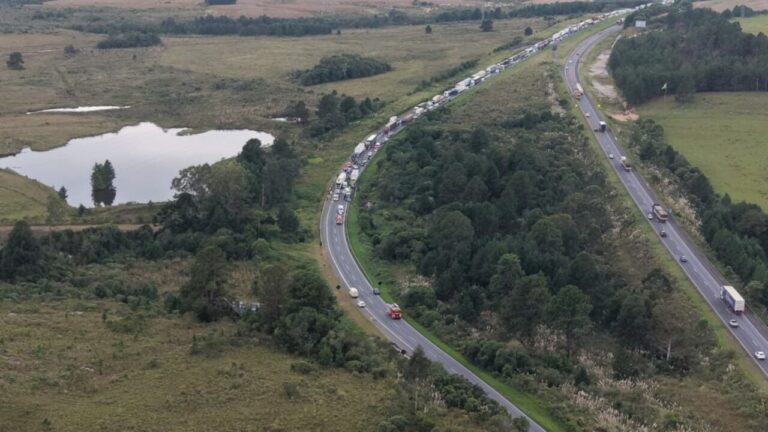 Engavetamento na br-277 deixa adolescente morto e impacta trânsito em balsa nova