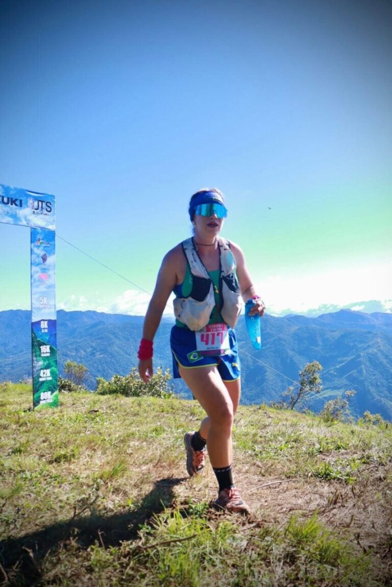 Letícia Saltori impulsiona Brasil no top 8 da corrida em montanha na Bolívia
