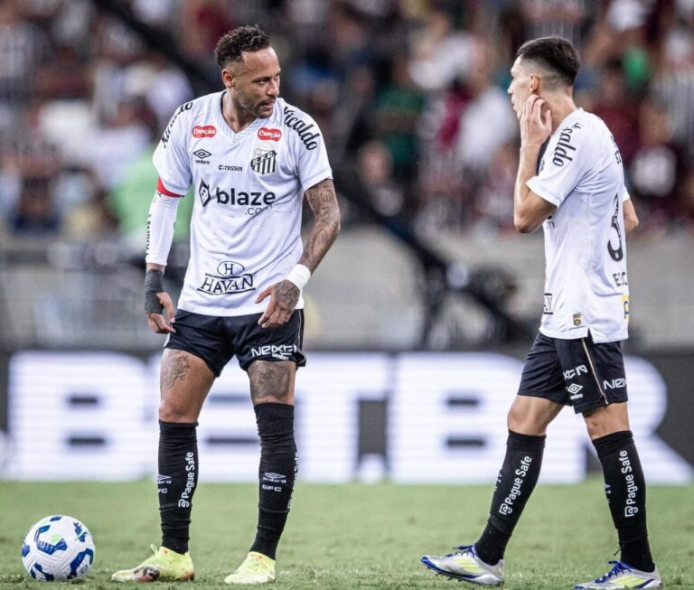 Coritiba enfrenta o Santos com estádio lotado e clima tenso no adversário