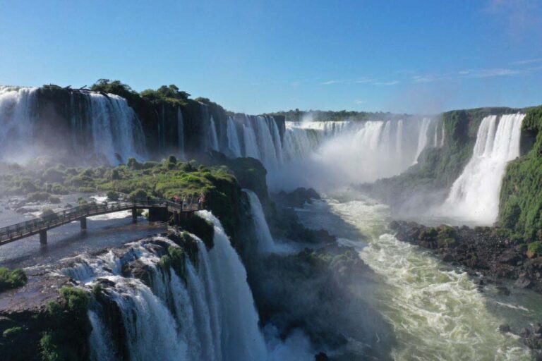 Turismo em parques nacionais impulsiona economia brasileira em 2025