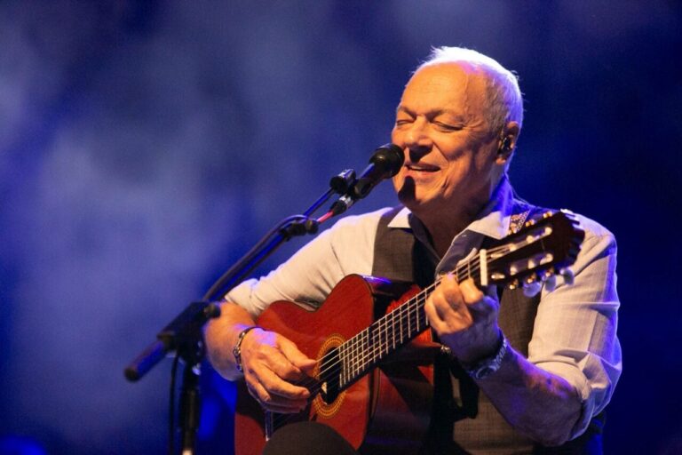 Toquinho celebra 60 anos de carreira com show em Curitiba no Guairão