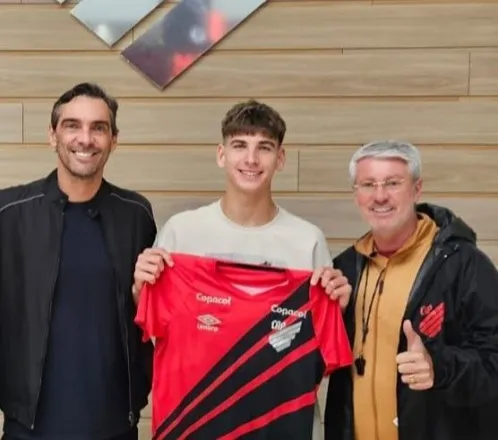 Jovem zagueiro deixa Athletico e deve seguir carreira no futebol europeu