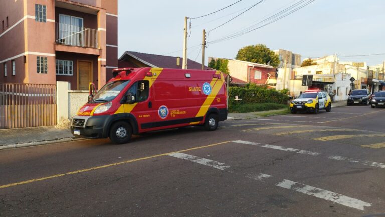 Conflito entre mulher e dono de bar termina com facada e agressão em Curitiba