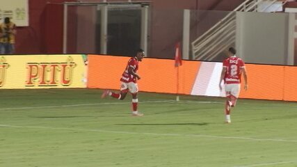 Vila Nova identifica torcedor suspeito de racismo contra Berto