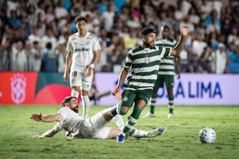 Ronier, Tinga e Jacy lideram atuações do Coritiba contra Santos na Vila Belmiro
