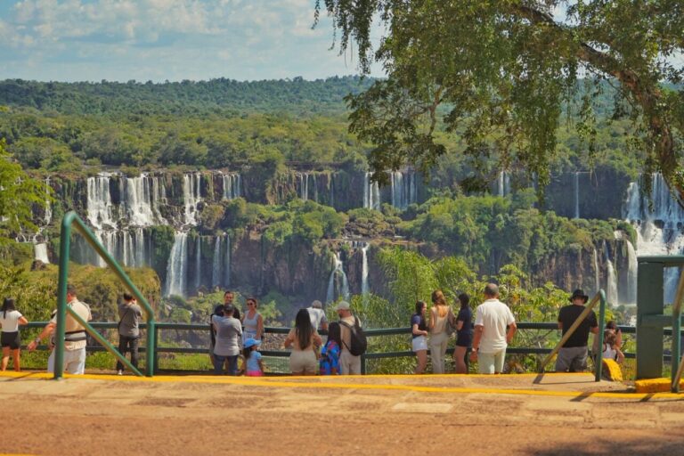 Parque nacional do iguaçu atrai turistas de 77 países no feriado de tiradentes
