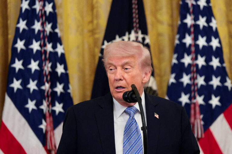 Trump avalia criar grupo para supervisão de novos modelos de inteligência artificial