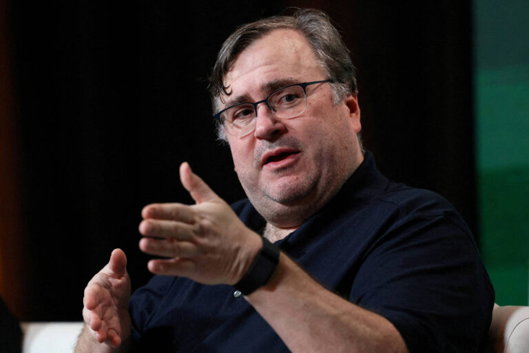 Reid Hoffman deixa conselho da Microsoft para focar em startup de IA